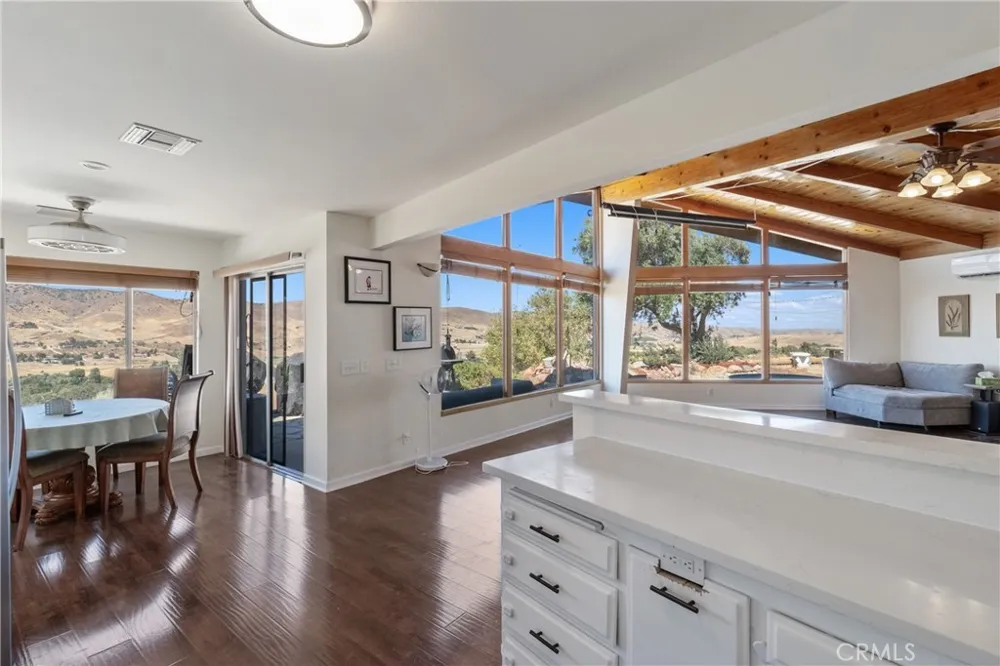 8734 Vientos Leona Valley, CA 93551