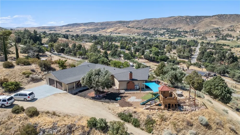 8734 Vientos Leona Valley, CA 93551