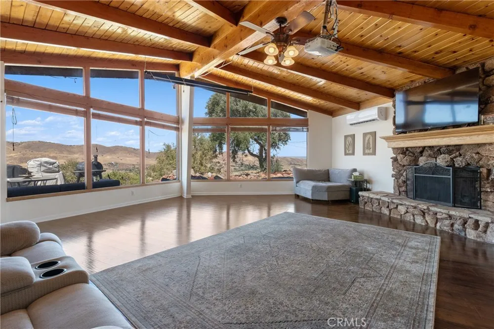 8734 Vientos Leona Valley, CA 93551