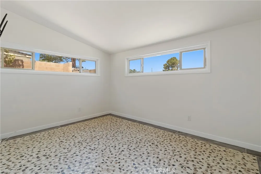 8734 Vientos Leona Valley, CA 93551