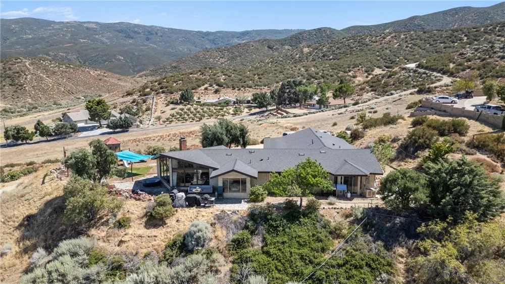 8734 Vientos Leona Valley, CA 93551