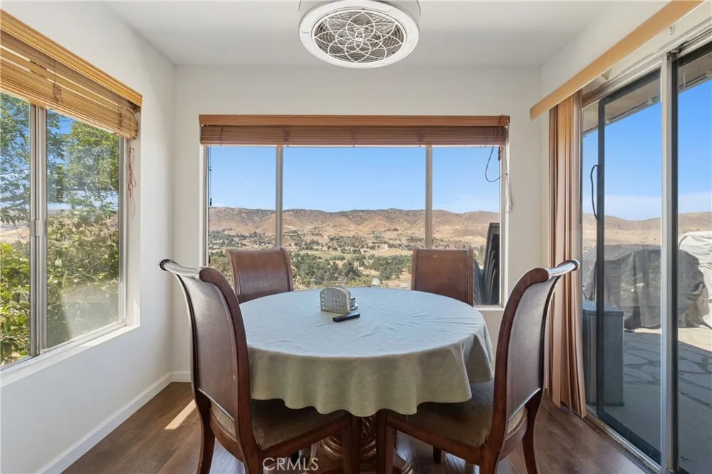 8734 Vientos Leona Valley, CA 93551