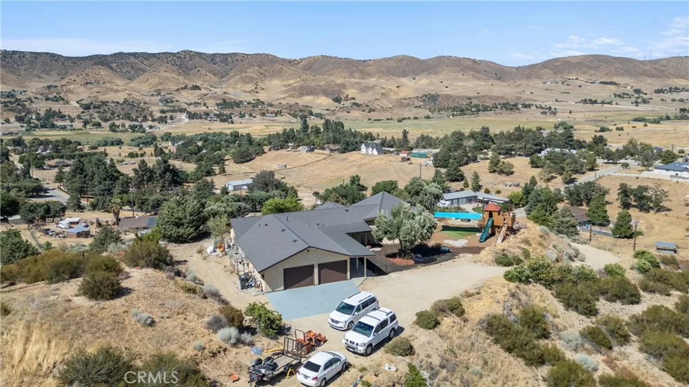 8734 Vientos Leona Valley, CA 93551