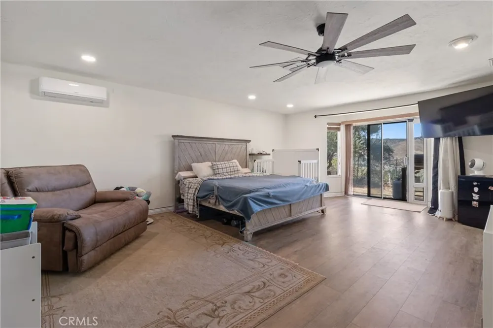 8734 Vientos Leona Valley, CA 93551