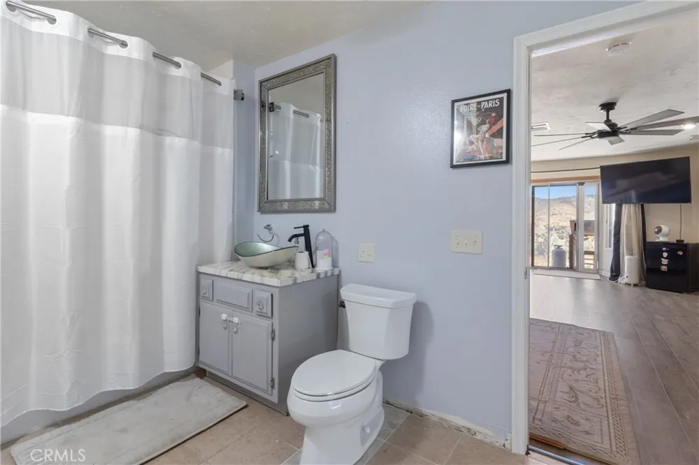 8734 Vientos Leona Valley, CA 93551