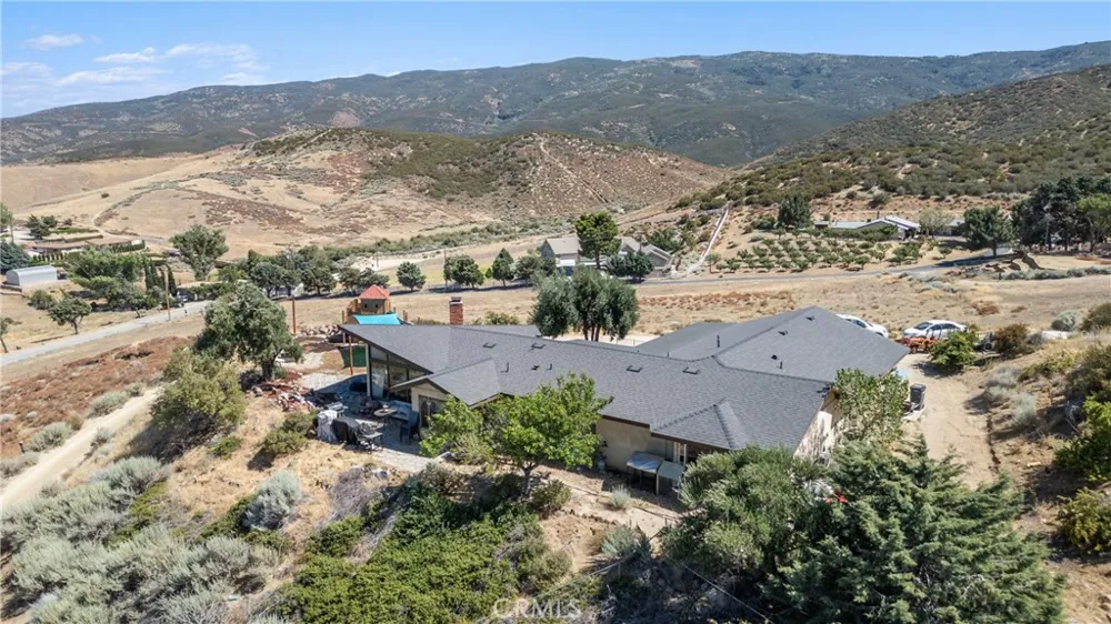 8734 Vientos Leona Valley, CA 93551