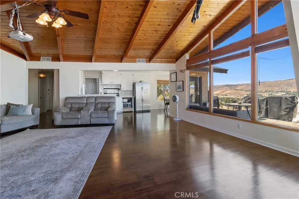 8734 Vientos Leona Valley, CA 93551