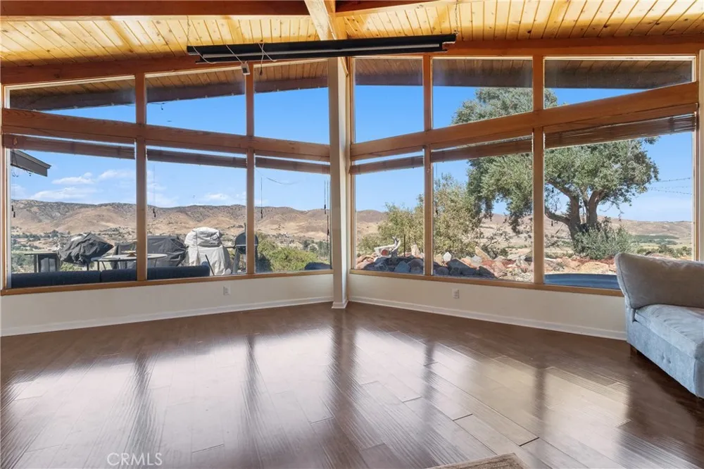 8734 Vientos Leona Valley, CA 93551