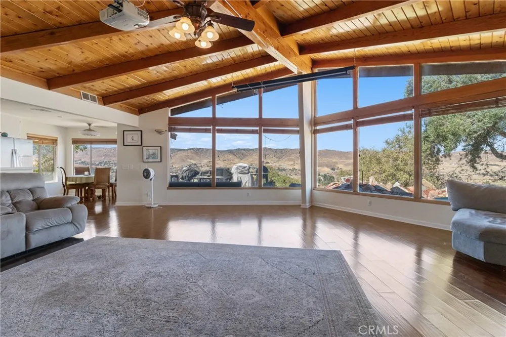 8734 Vientos Leona Valley, CA 93551