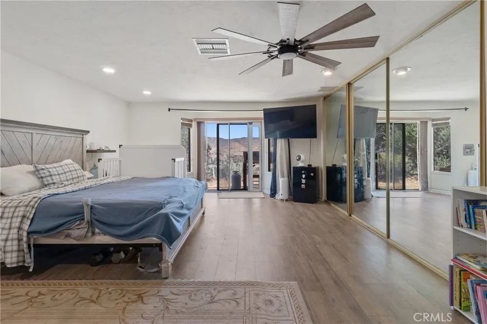 8734 Vientos Leona Valley, CA 93551