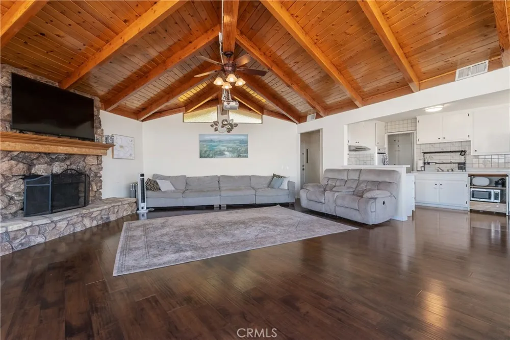 8734 Vientos Leona Valley, CA 93551