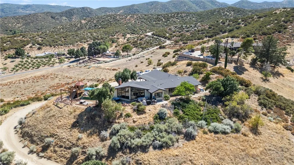 8734 Vientos Leona Valley, CA 93551