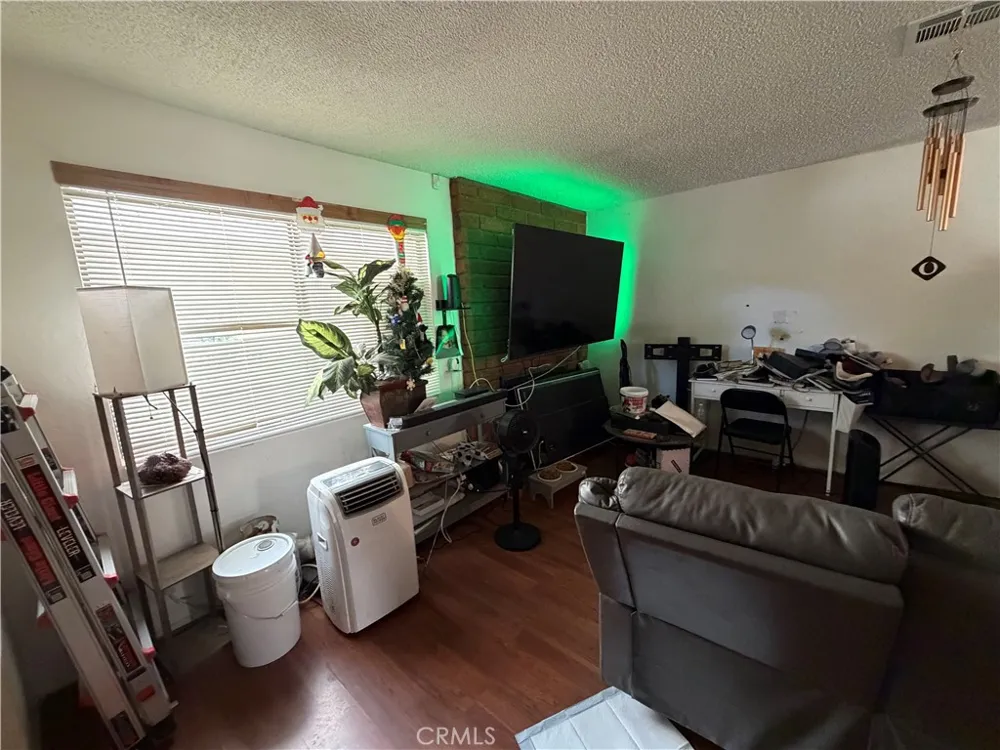 1322 W Avenue J4 Lancaster, CA 93534