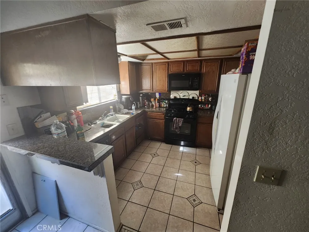 1322 W Avenue J4 Lancaster, CA 93534