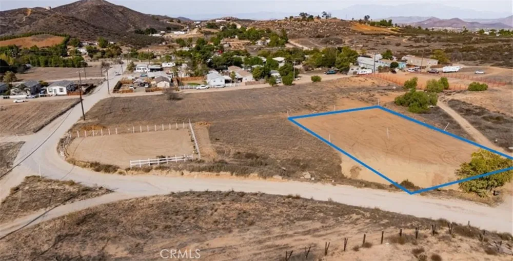Ennis Wildomar, CA 92595