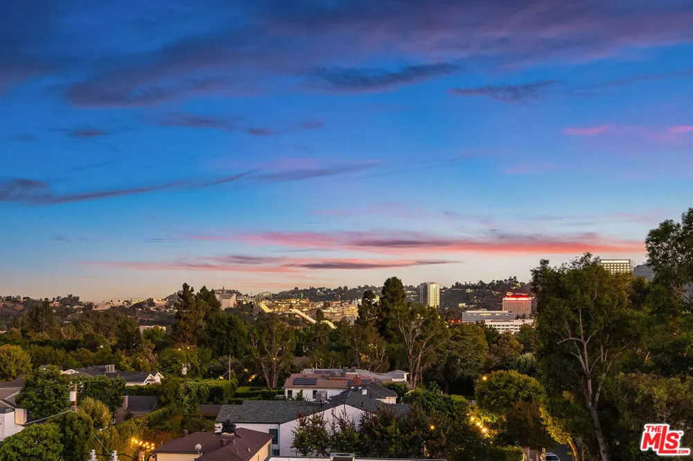10352 Riverside Drive #103A Toluca Lake, CA 91602