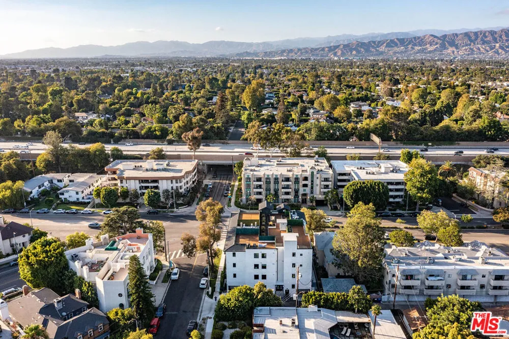 10352 Riverside Drive #103A Toluca Lake, CA 91602