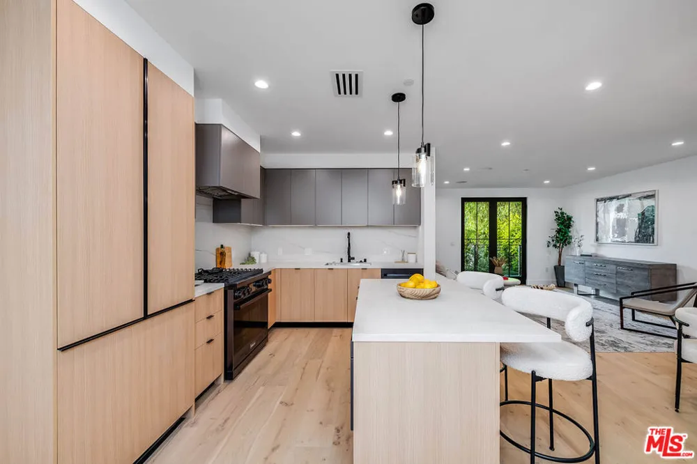 10352 Riverside Drive #103A Toluca Lake, CA 91602