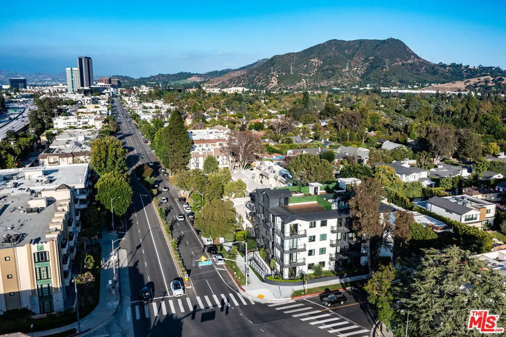 10352 Riverside Drive #103A Toluca Lake, CA 91602