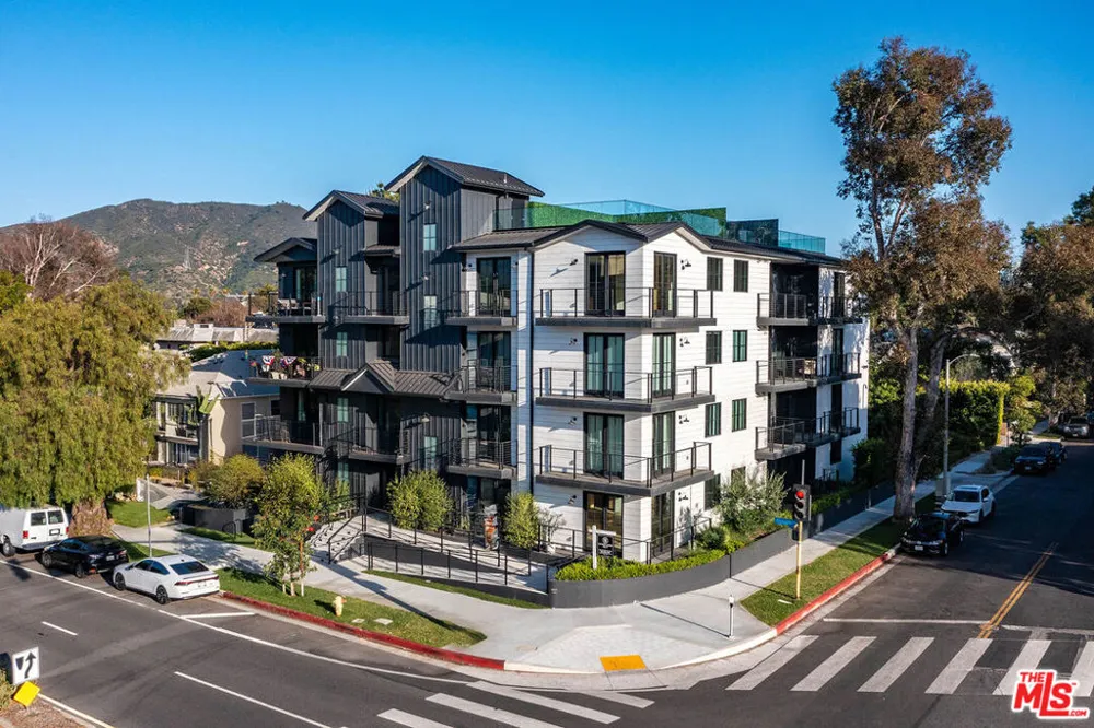 10352 Riverside Drive #103A Toluca Lake, CA 91602