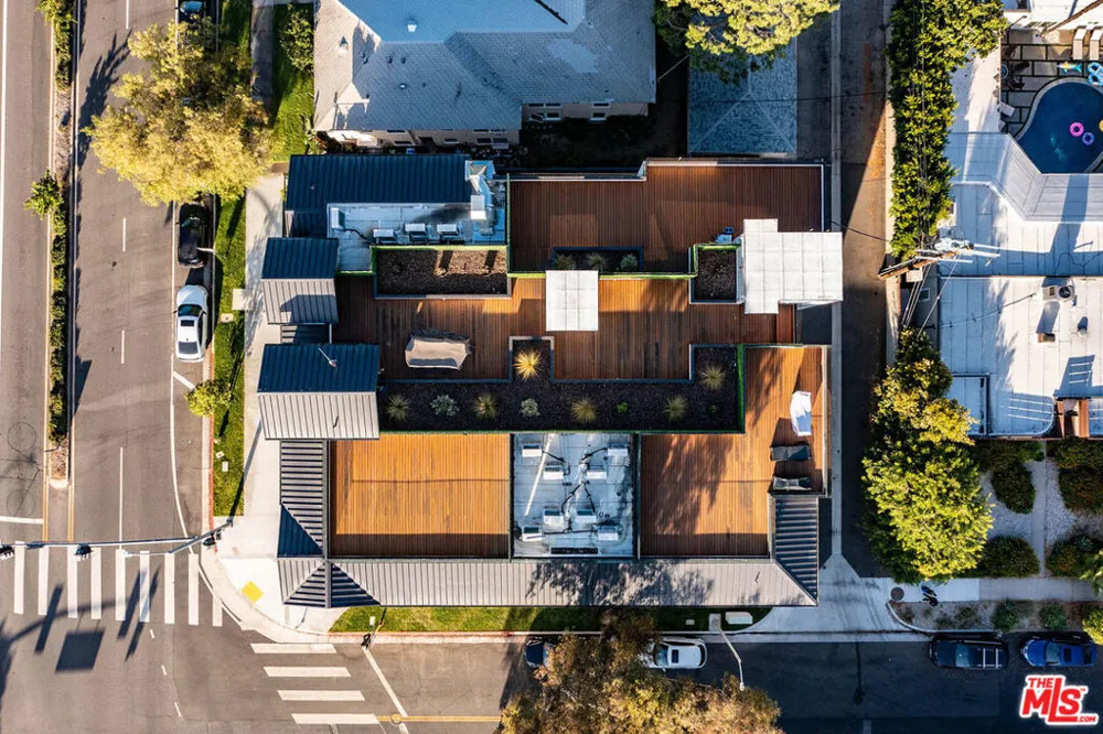 10352 Riverside Drive #103A Toluca Lake, CA 91602