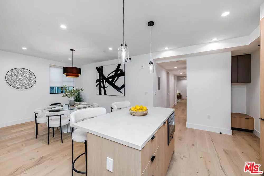 10352 Riverside Drive #103A Toluca Lake, CA 91602