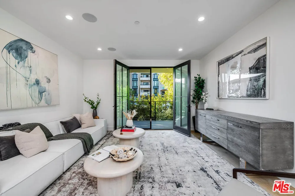 10352 Riverside Drive #103A Toluca Lake, CA 91602