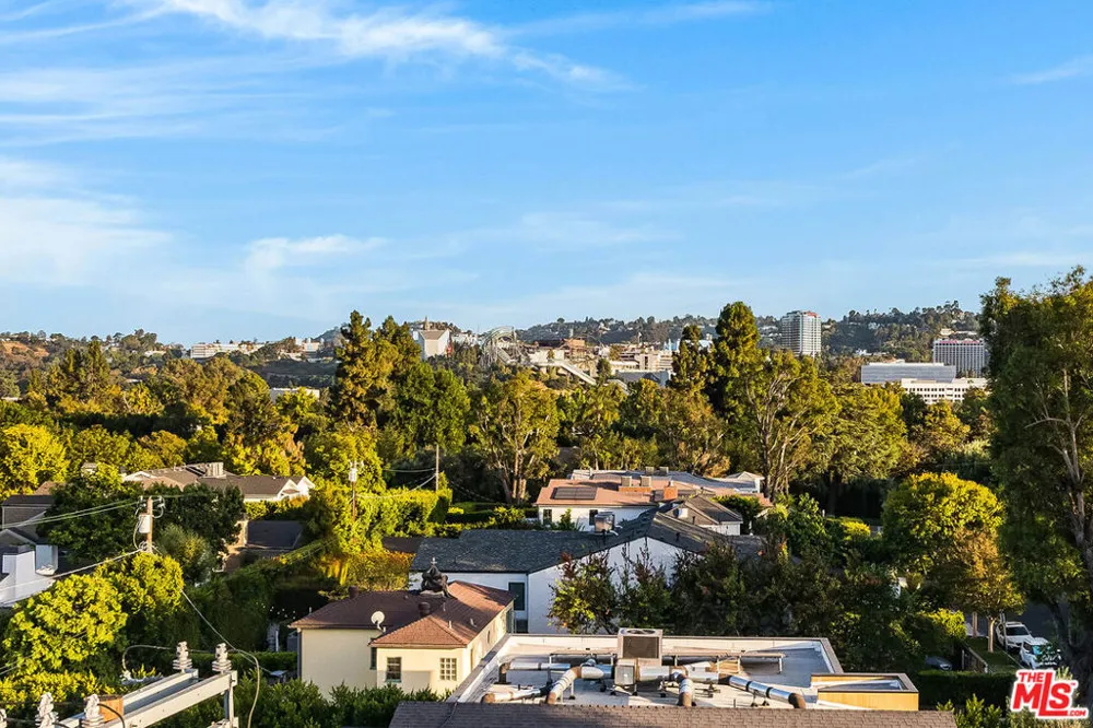 10352 Riverside Drive #103A Toluca Lake, CA 91602