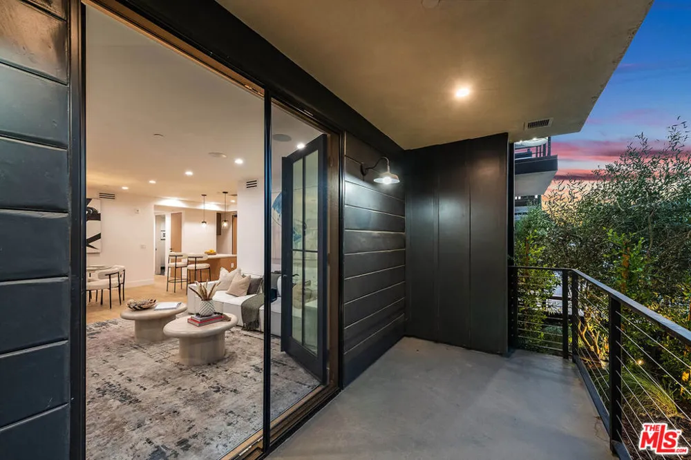 10352 Riverside Drive #103A Toluca Lake, CA 91602