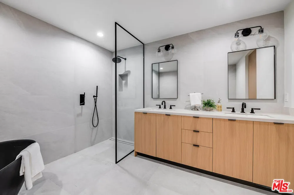 10352 Riverside Drive #103A Toluca Lake, CA 91602