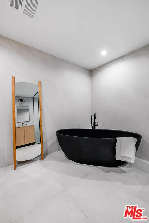 10352 Riverside Drive #103A Toluca Lake, CA 91602
