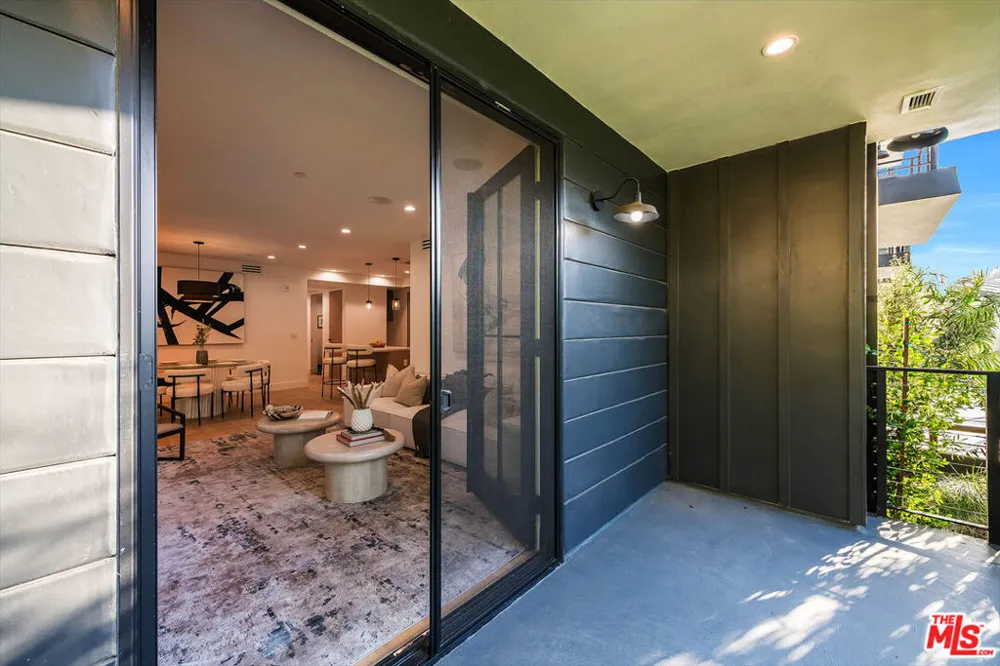 10352 Riverside Drive #103A Toluca Lake, CA 91602