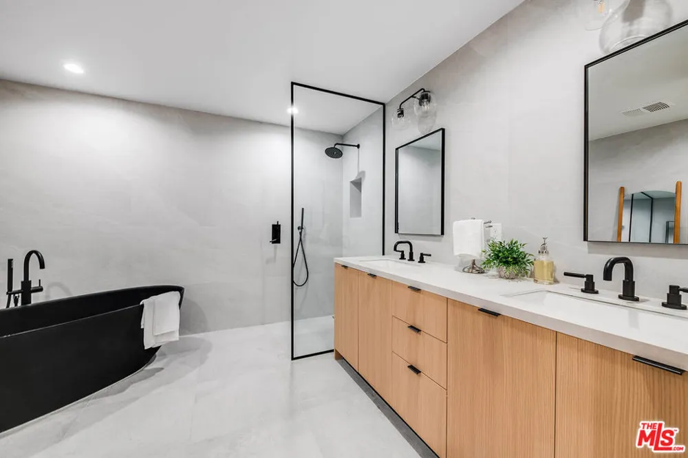 10352 Riverside Drive #103A Toluca Lake, CA 91602