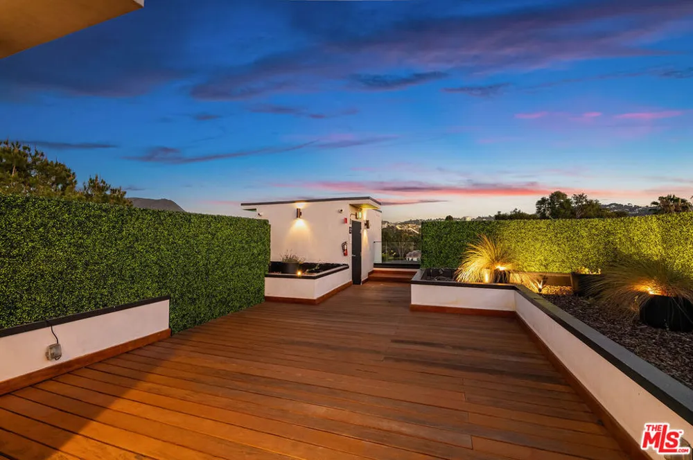 10352 Riverside Drive #103A Toluca Lake, CA 91602