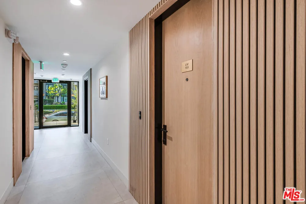 10352 Riverside Drive #103A Toluca Lake, CA 91602
