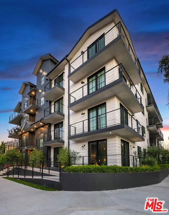 10352 Riverside Drive #103A Toluca Lake, CA 91602