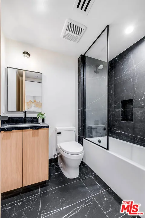 10352 Riverside Drive #103A Toluca Lake, CA 91602