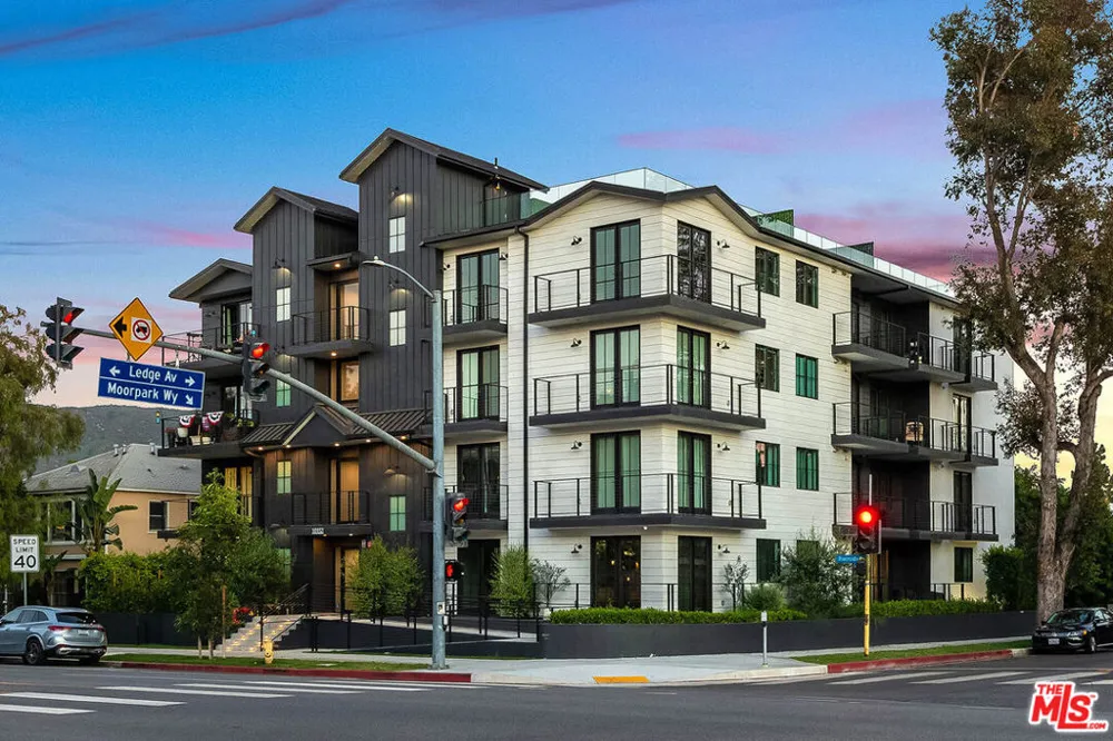 10352 Riverside Drive #103A Toluca Lake, CA 91602
