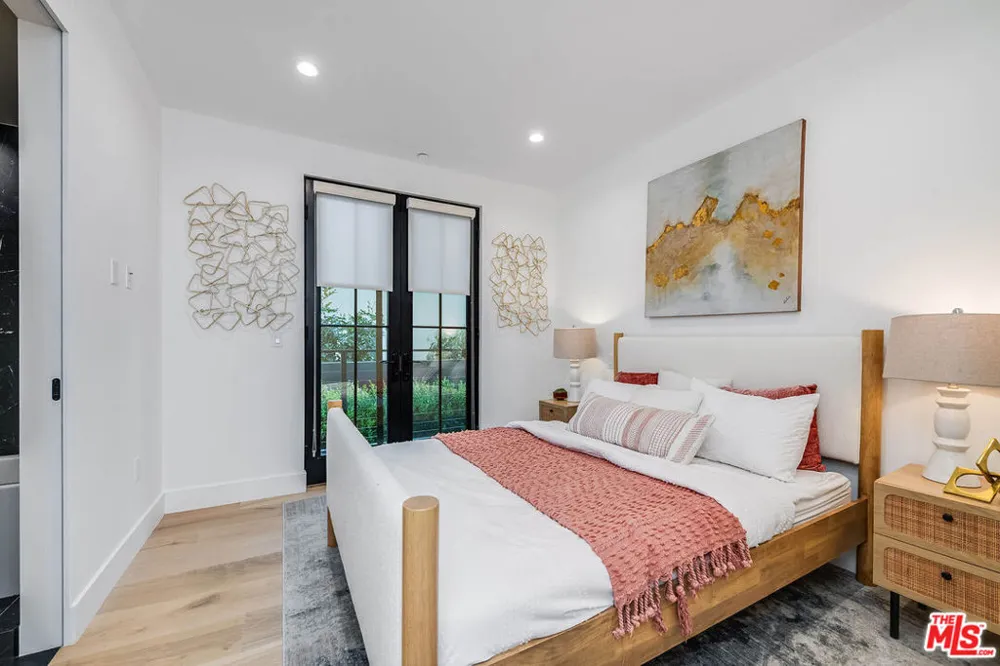 10352 Riverside Drive #103A Toluca Lake, CA 91602