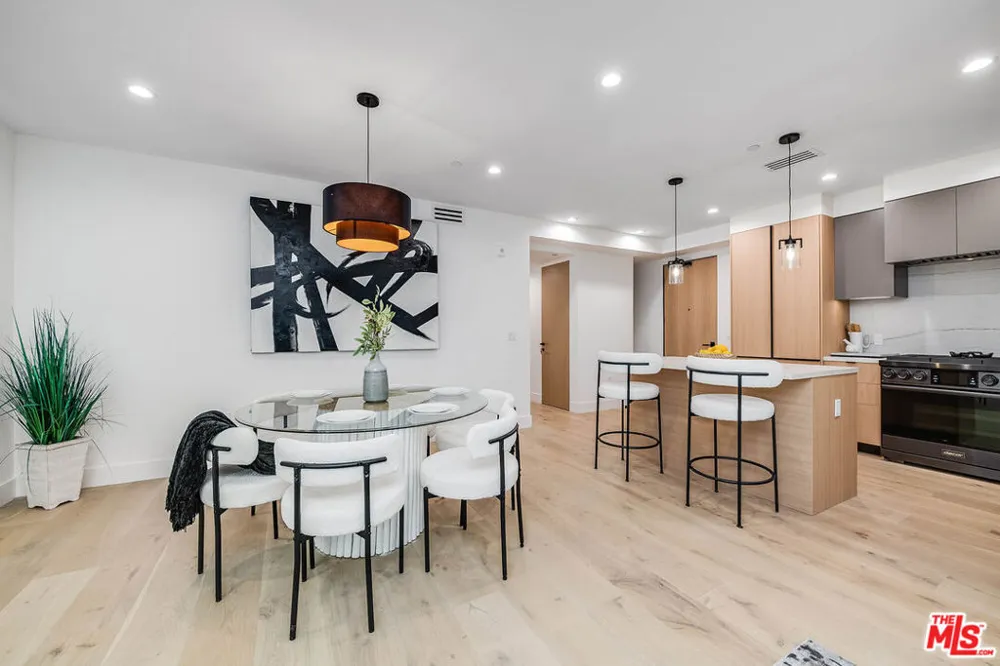 10352 Riverside Drive #103A Toluca Lake, CA 91602