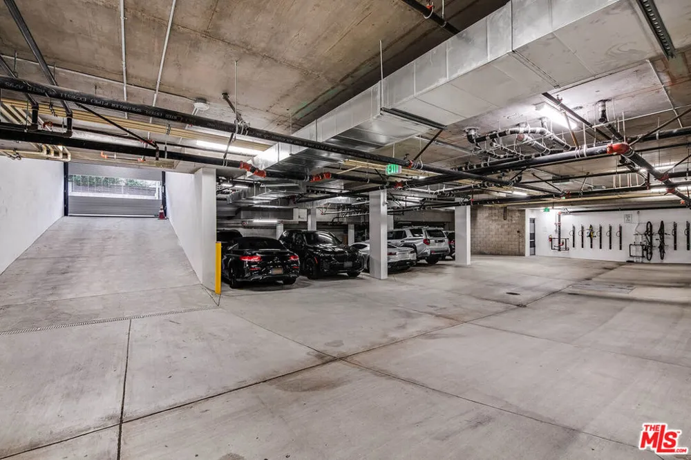 10352 Riverside Drive #103A Toluca Lake, CA 91602
