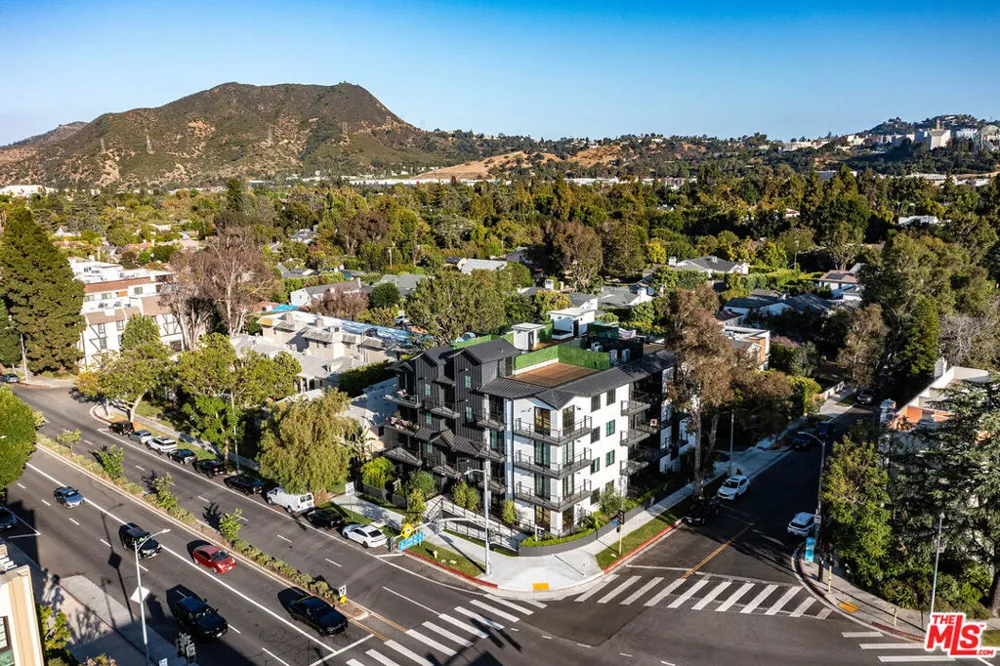 10352 Riverside Drive #103A Toluca Lake, CA 91602