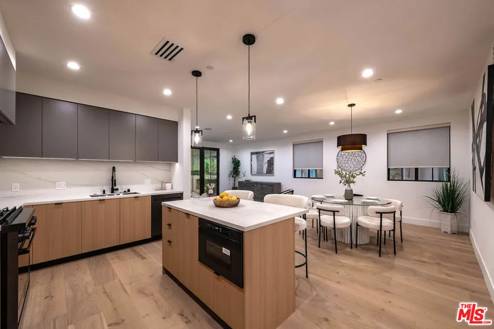 10352 Riverside Drive #103A Toluca Lake, CA 91602