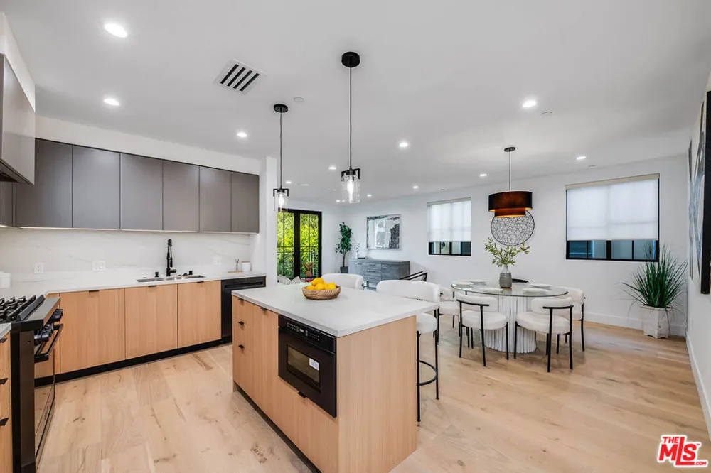 10352 Riverside Drive #103A Toluca Lake, CA 91602