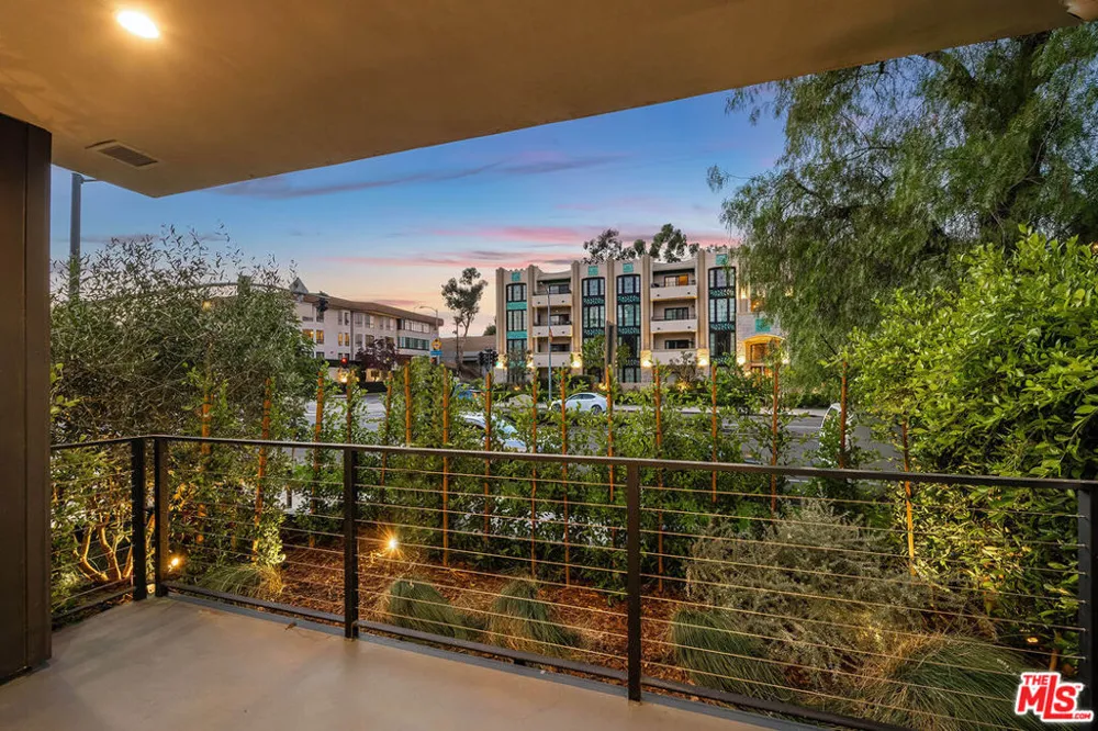 10352 Riverside Drive #103A Toluca Lake, CA 91602