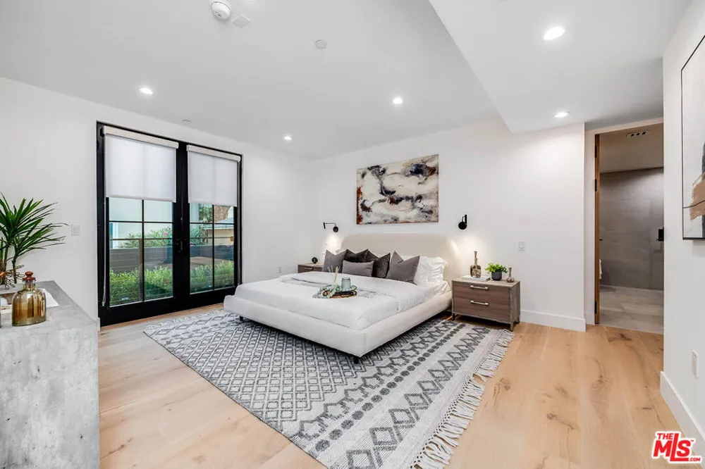 10352 Riverside Drive #103A Toluca Lake, CA 91602