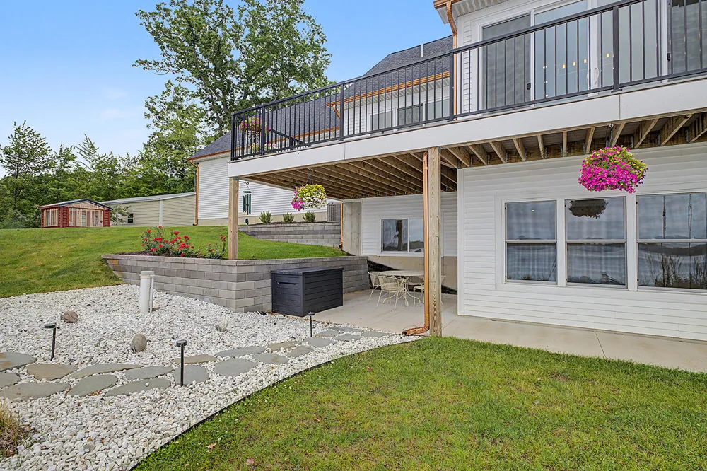 17463 E Suwanee Trail Howard City, MI 49329
