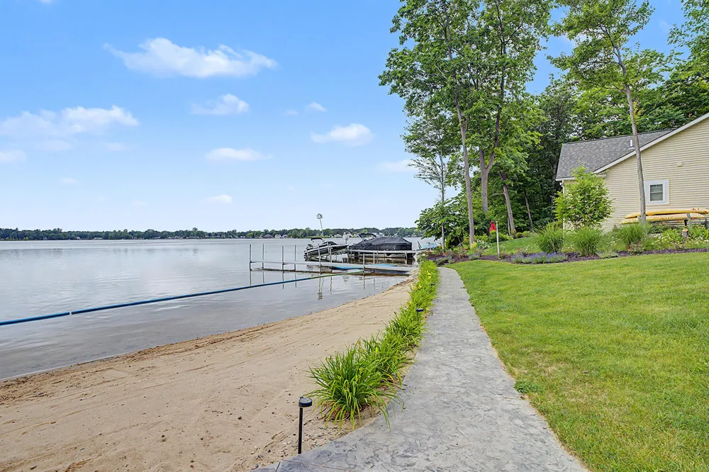 17463 E Suwanee Trail Howard City, MI 49329
