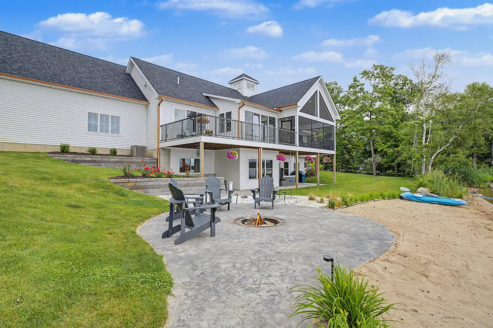 17463 E Suwanee Trail Howard City, MI 49329