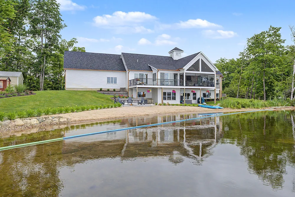 17463 E Suwanee Trail Howard City, MI 49329